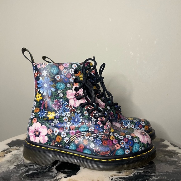 Dr Marten Pascal Wanderlust Floral Boot - Picture 1 of 11